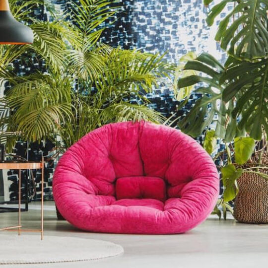różówy futon